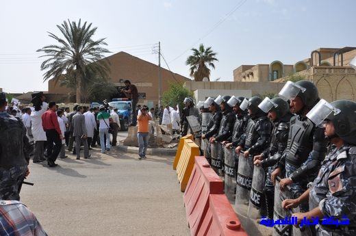 العشرات من ذوي المهن الصحية في ذي قار يتظاهرون للمطالبة بزيادة مخصصاتهم المهنية – تقرير مصور Nasiriyah027