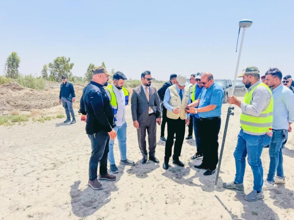 صورة من مقال: محافظ ذي قار يتوجه ميدانياً لتحديد مسار الطريق المحوري ويؤكد تثبيت الإحداثيات القديمة تمهيداً لتهيئة الموقع