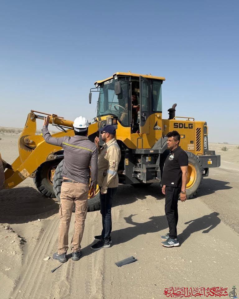 صورة من مقال: الكثبان الرملية تعرقل السير على الطريق السريع وشركة نفط ذي قار تتدخل فوراً