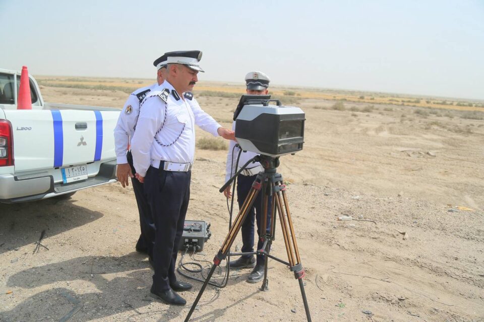 صورة من مقال: بالصور: مرور ذي قار تباشر بنصب رادارين على الطريق السريع للحد من الحوادث خلال الزيارة الأربعينية