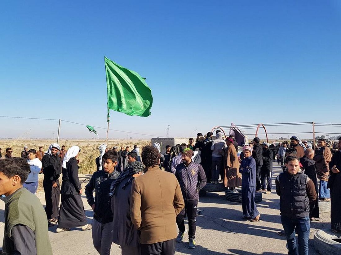 متظاهرون غاضبون يقطعون طريق (الجبايش - ناصرية ) للمطالبة بانجاز الممر الثاني منه - تقرير مصور-