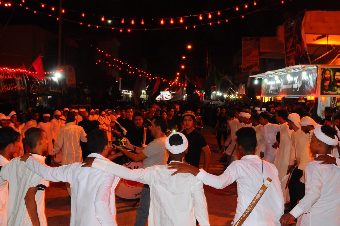 بالصور:مسير المواكب الحسينية وسط الناصرية في ليلة السابع من المحرم 