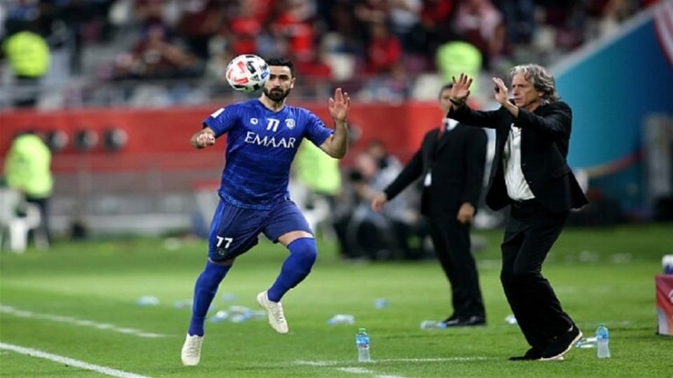 تخص الهلال.. ياسر القحطاني يتعرض لهجوم حاد بسبب تدوينة غيرلائقة