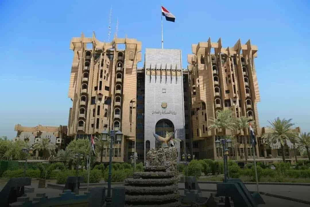 الصناعة تؤكد مضيها بمنح فرصة جديدة لتنفيذ 7 مشاريع للزجاج والحراريات