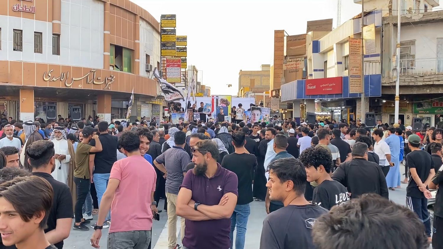 بالصور: محتجو الناصرية يستذكرون السنوية الرابعة لتظاهرات تشرين في ساحة الحبوبي