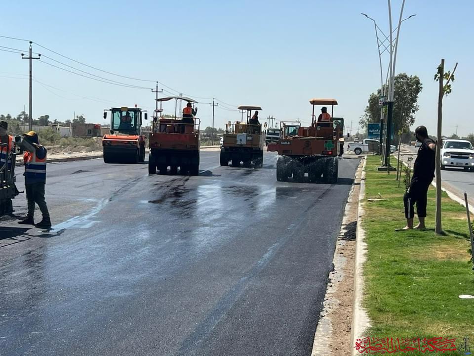 بالصور.. المباشرة بإكساء طريق الحي الصناعي باتجاه بوابة شمال الناصرية