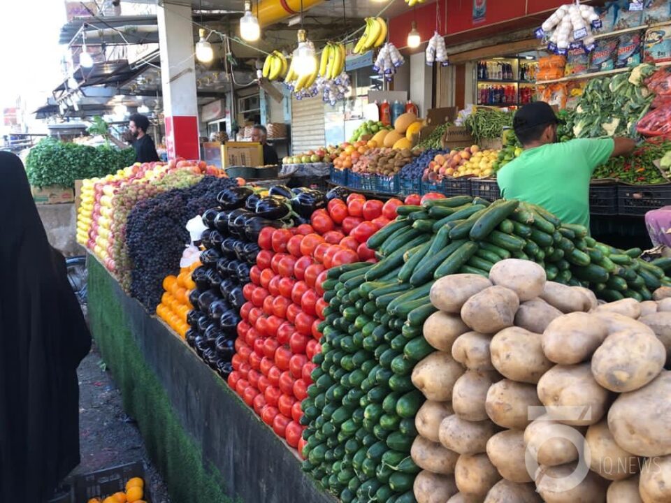 أسعارالخضار والفواكه في السوق المحلى وتفاوت طفيف بين الاسعار