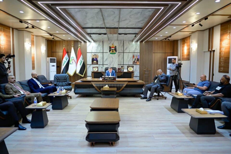صورة من مقال: محافظ ذي قار يبرم عقدا خدميا مجانيا لتحسين خدمات النظافة في صوب الشامية بمدينة الناصرية