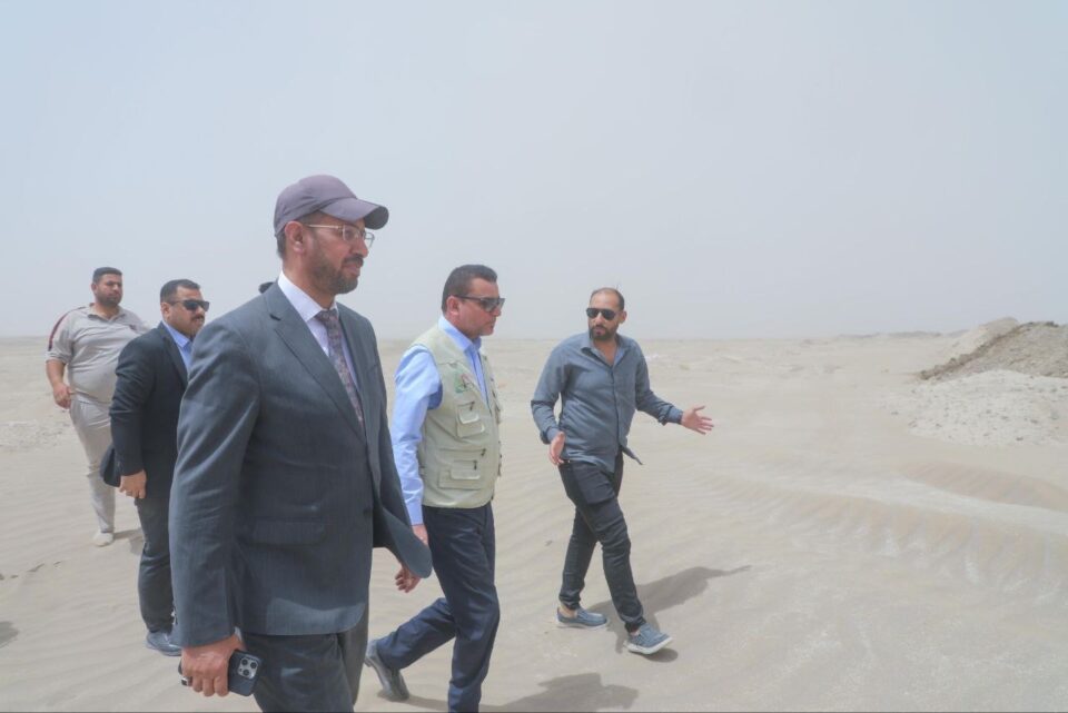 صورة من مقال: محافظ ذي قار يتفقد مشروع معالجة الكثبان الرملية ويعلن اقتراب إنجاز المرحلة الأولى بنسبة 95%