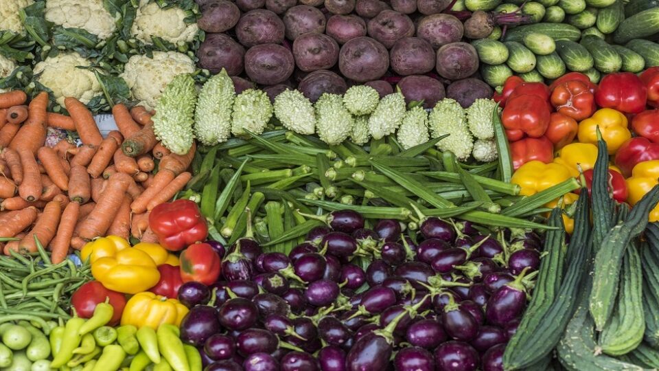 صورة من مقال: أسعار الخضروات واللحوم في الأسواق متابعة مستمرة لحركة البيع والشراء