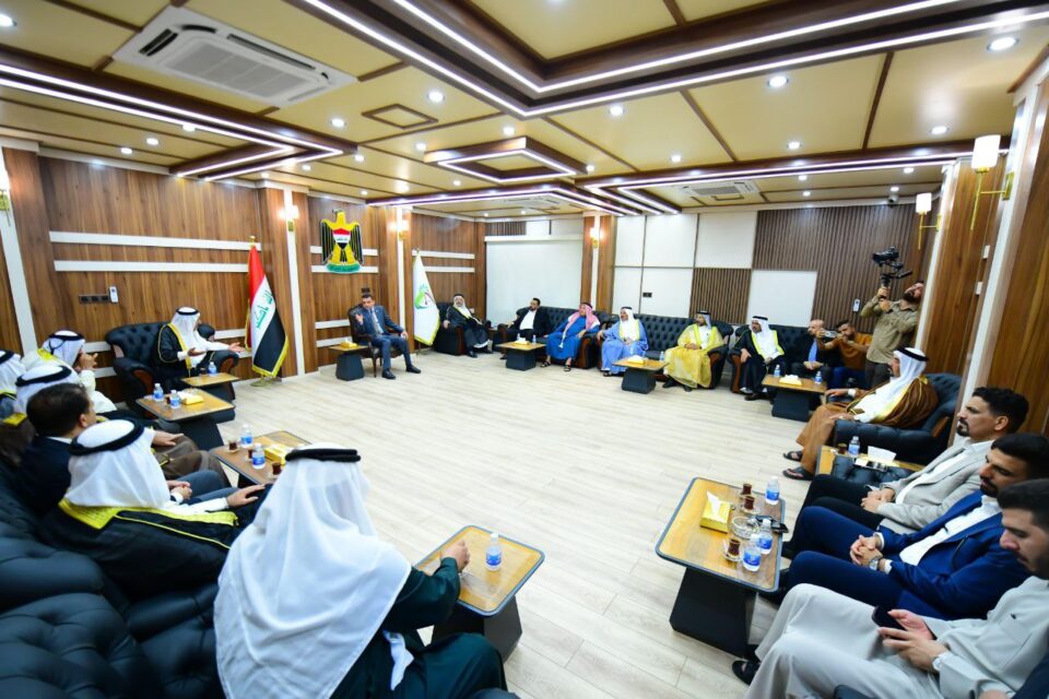 صورة من مقال: محافظ ذي قار يستقبل وفدا عشائريا من شمال بغداد: التلاحم الوطني يعزز الأمن والبناء