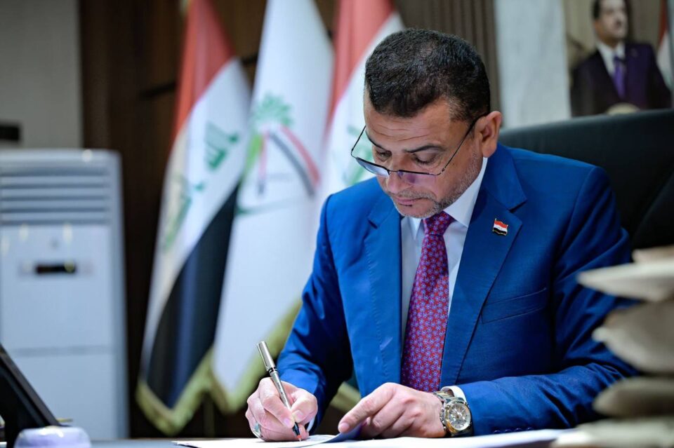 صورة من مقال: محافظ ذي قار يعلن عن المباشرة بإجراءات تمليك العشوائيات ضمن قرار 320 بعد عطلة عيد الأضحى المبارك