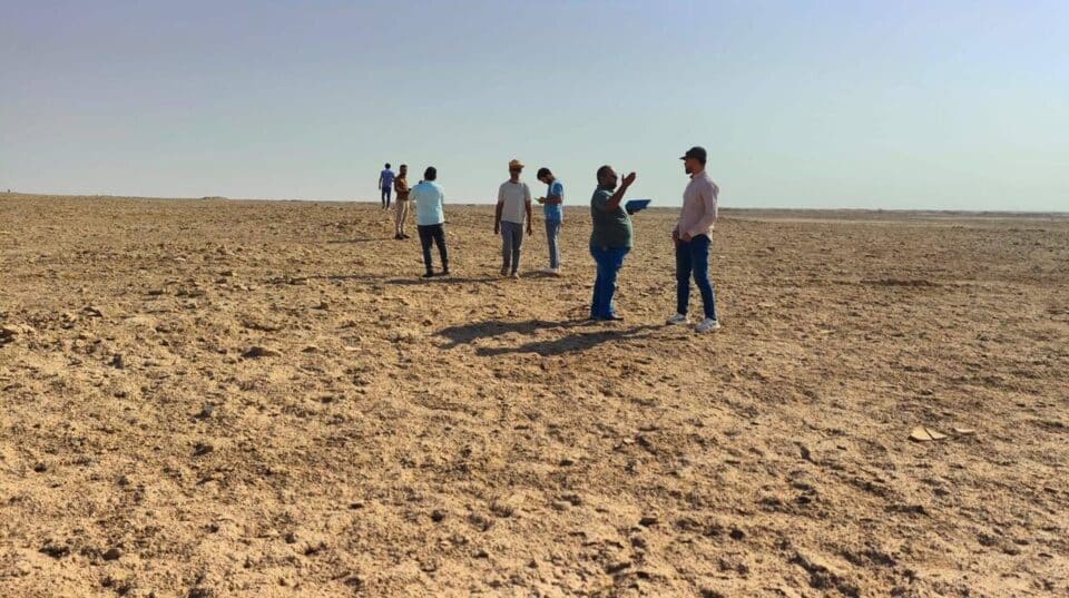 صورة من مقال: استطلاع أثري في ذي قار لتأمين طريق التنمية الاستراتيجي وحماية الكنوز التاريخية