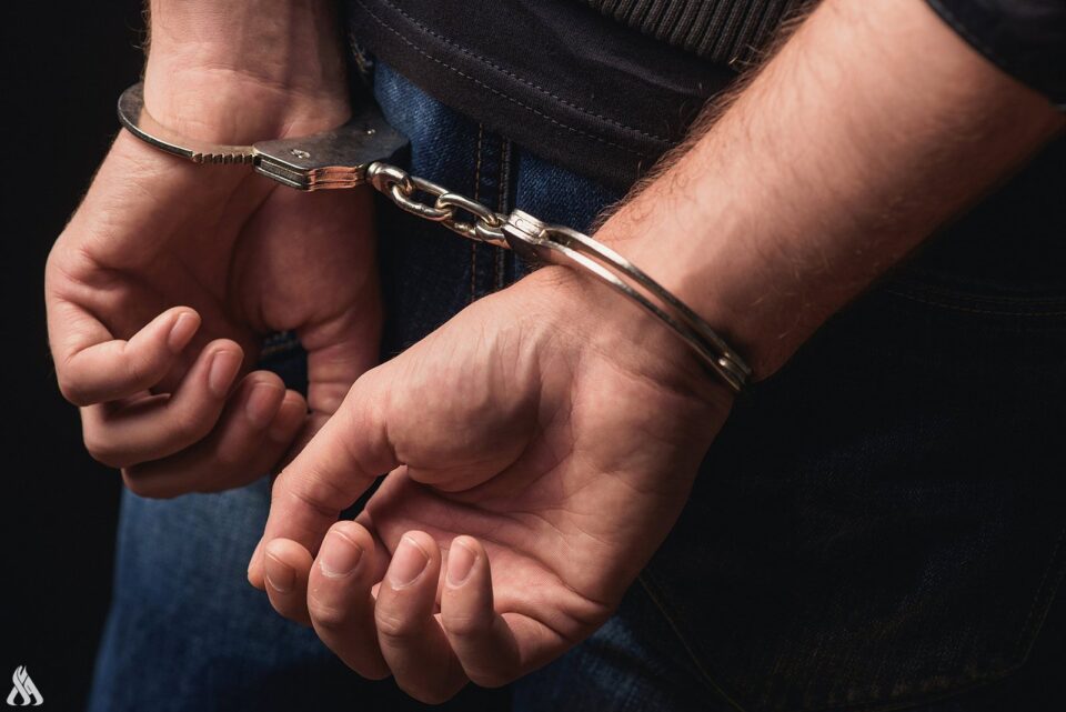 صورة من مقال: القبض على لصَّين سرقا 48 مليون دينار من مكتب صيرفة في الناصرية.. والمبلغ عُثر عليه داخل مقهى