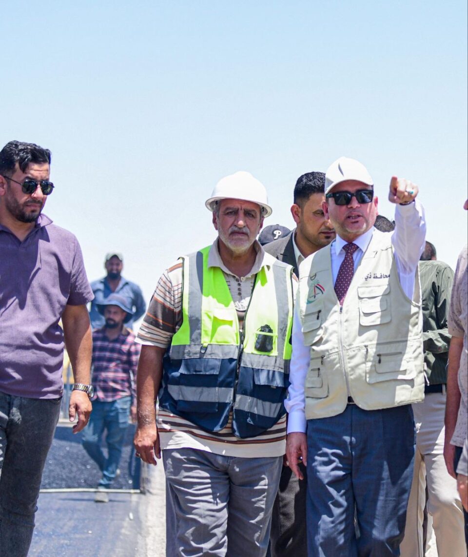 صورة من مقال: محافظ ذي قار يشرف ميدانياً على إكساء الطريق الرابط بين قضائي الفجر والنصر ويؤكد: المحافظة تشهد ثورة عمرانية في مختلف القطاعات