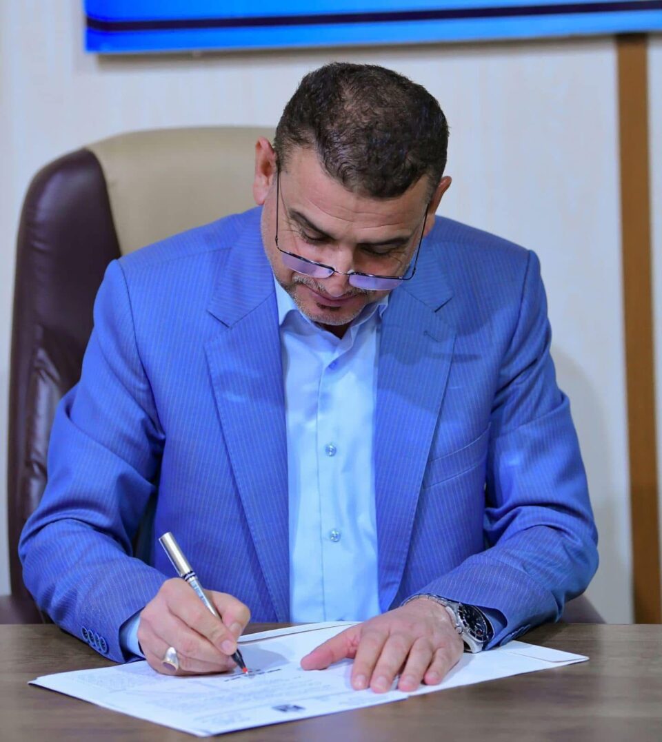 صورة من مقال: محافظ ذي قار يعلن تمويل رواتب عقود الاستثناء وصرفها اعتبارا من الأحد المقبل