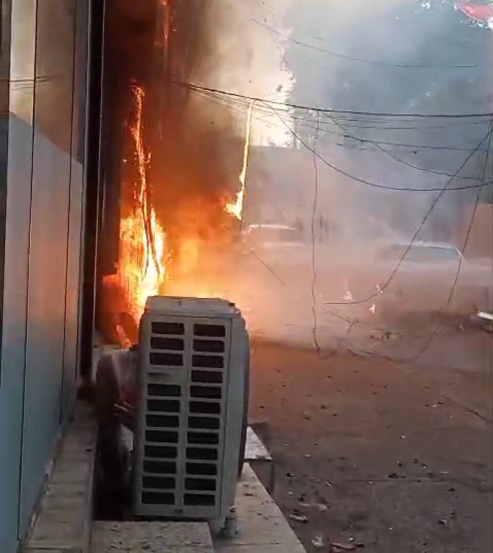 صورة من مقال: حريق يلتهم مولدة كهرباء أهلية وسط سوق الشطرة دون إصابات