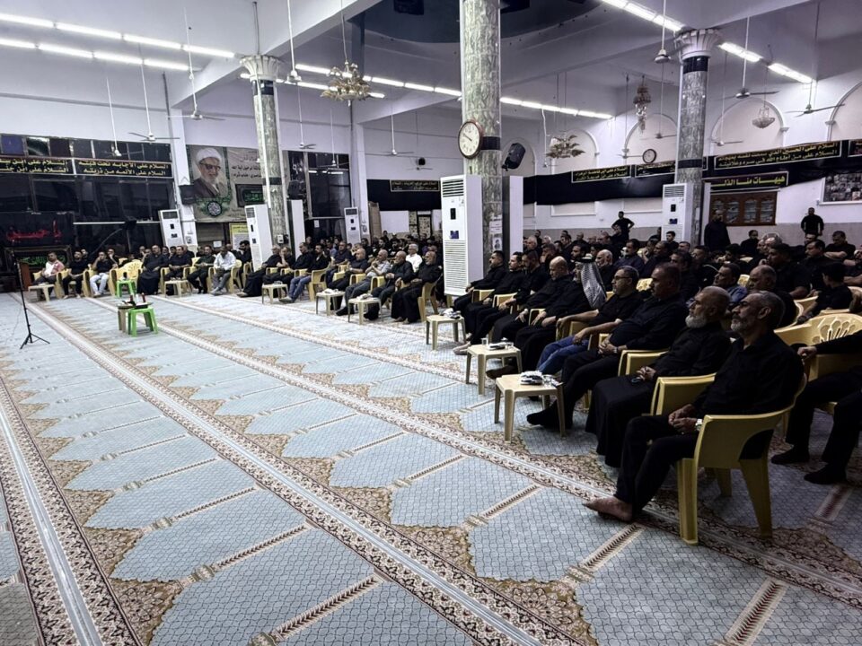 صورة من مقال: بالمواساة والدموع.. أبناء الناصرية يحيون ليلة الثامن داخل مسجد الشيخ عباس الكبير