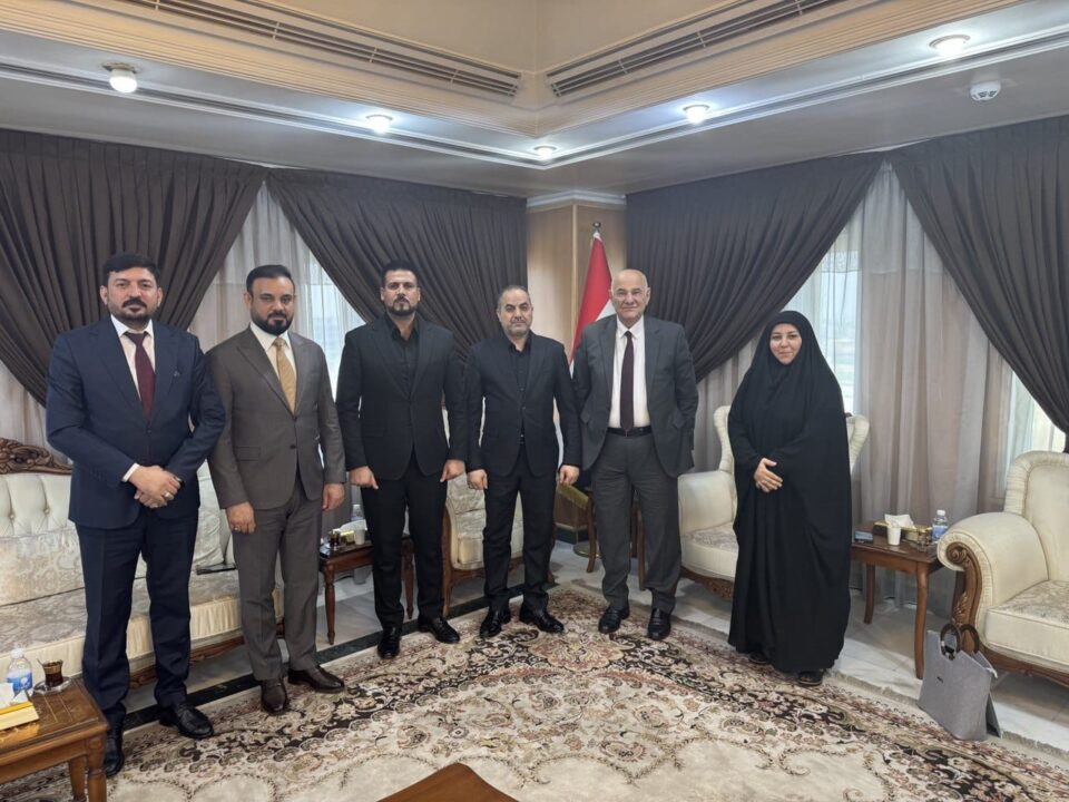 صورة من مقال: مجلس ذي قار ينتزع وعودا حكومية بحلول عاجلة لأزمة المياه بعد لقاء مع وزير الموارد