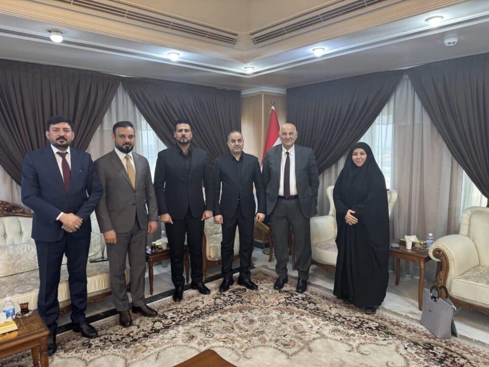 صورة من مقال: مجلس ذي قار ينتزع وعودا حكومية بحلول عاجلة لأزمة المياه بعد لقاء مع وزير الموارد