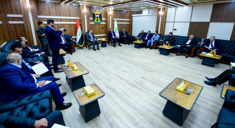 صورة من مقال: بالصور: محافظ ذي قار يستقبل وفدا حكوميا وتربويا رفيع المستوى