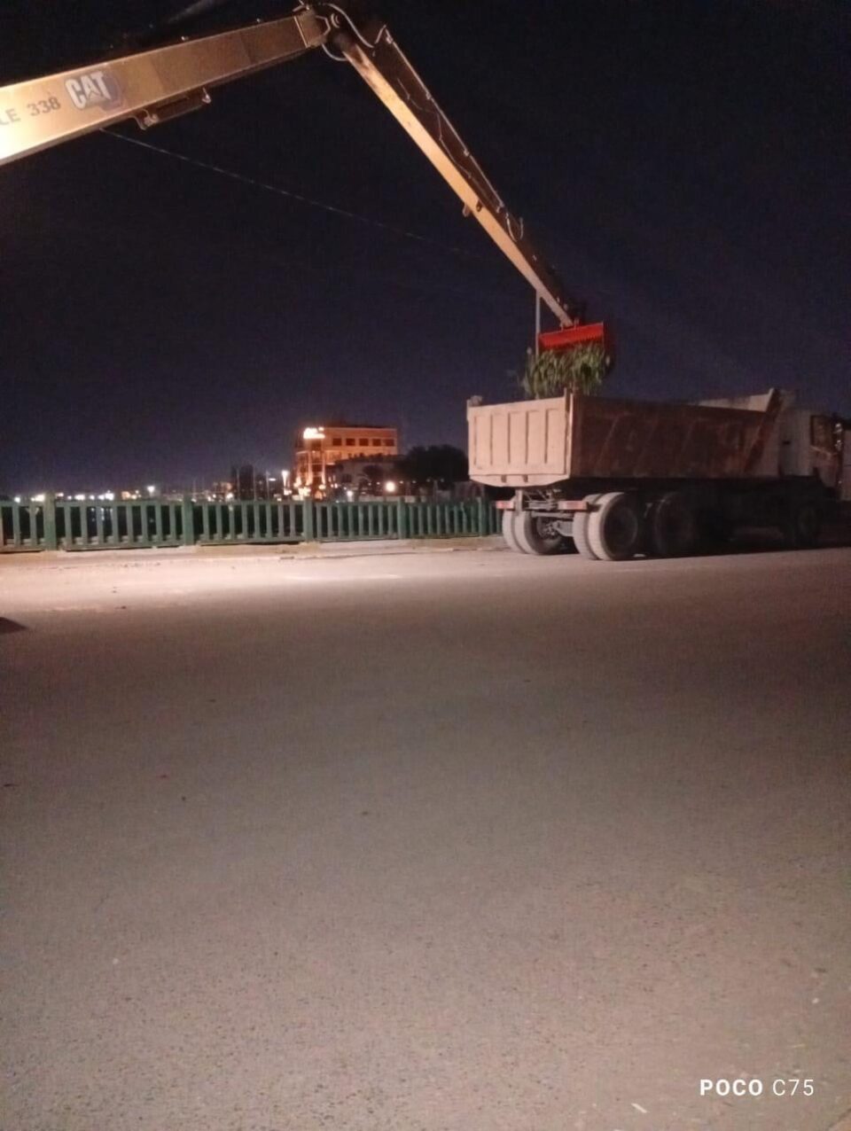 صورة من مقال: الموارد المائية تزيل زهرة النيل من مجرى الفرات في الناصرية