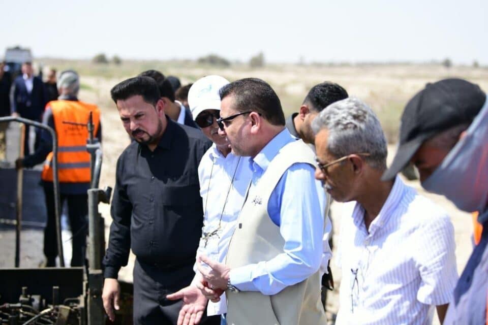 صورة من مقال: محافظ ذي قار يشرف ميدانيا على إكساء 30 كيلومتراً من الطرق الريفية في سيد دخيل