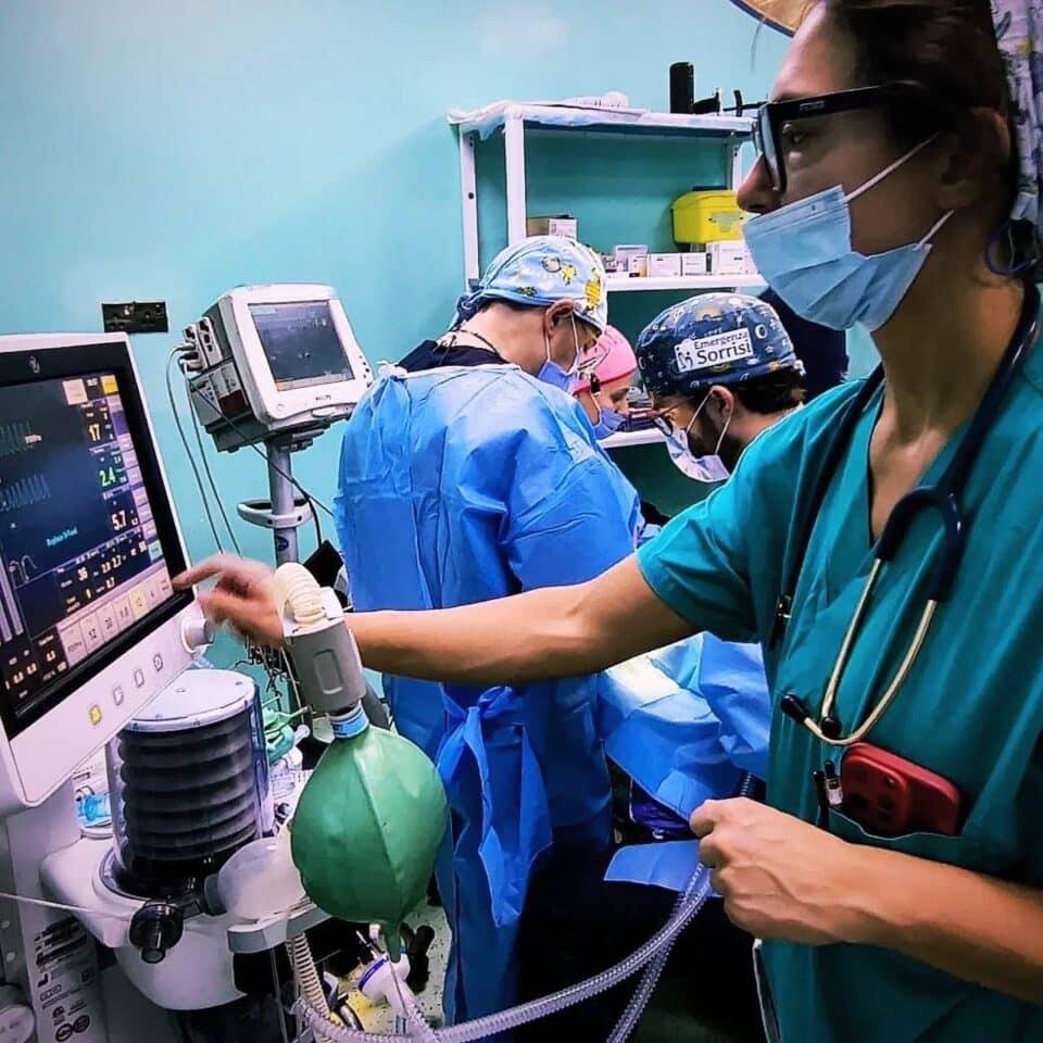 صورة من مقال: وفد طبي إيطالي يعيد الابتسامة لأطفال ذي قار عبر عمليات تجميل مجانية