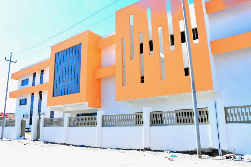 صورة من مقال: تربية ذي قار: اشغال 10 مدارس جديدة يحقق توزيعا أفضل للتلاميذ ويحسن البيئة التعليمية