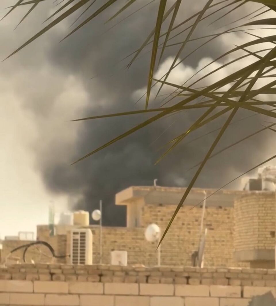 صورة من مقال: ألسنة النيران تلتهم محال تجارية في سوق الشطرة والدفاع المدني تسيطر على الحادث