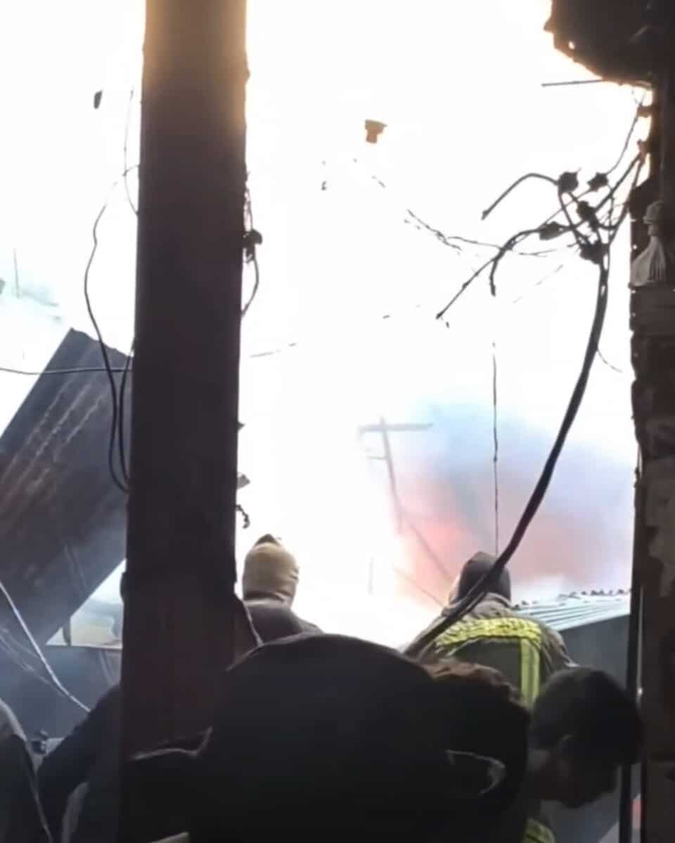 صورة من مقال: قائممقام الشطرة: الدفاع المدني يسيطر على الحريق والخسائر تطال 30 محلا تجاريا