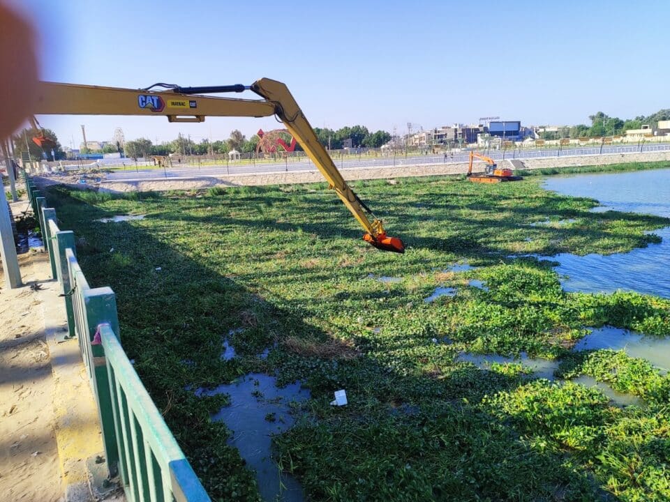 صورة من مقال: بآليات برمائية وزوارق… ذي قار تتحرك لاقتلاع زهرة النيل من أبرز مقاطع نهر الفرات