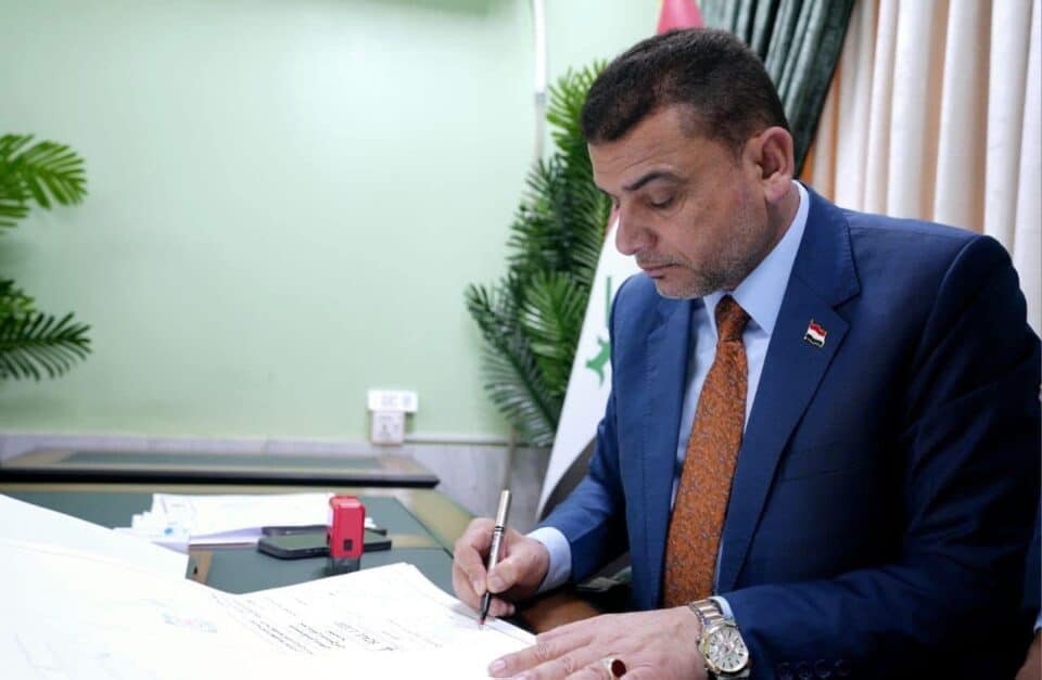 صورة من مقال: محافظ ذي قار لتلفزيون الناصرية: تدقيق اكثر من 96 ألف معاملة وراء تأخير المصادقة على عقود المفاضلة