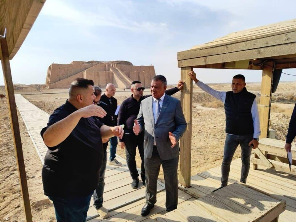 صورة من مقال: وفد رفيع من هيئة الآثار في ذي قار لوضع اللمسات الأخيرة على مشروع تطوير أور الأثرية