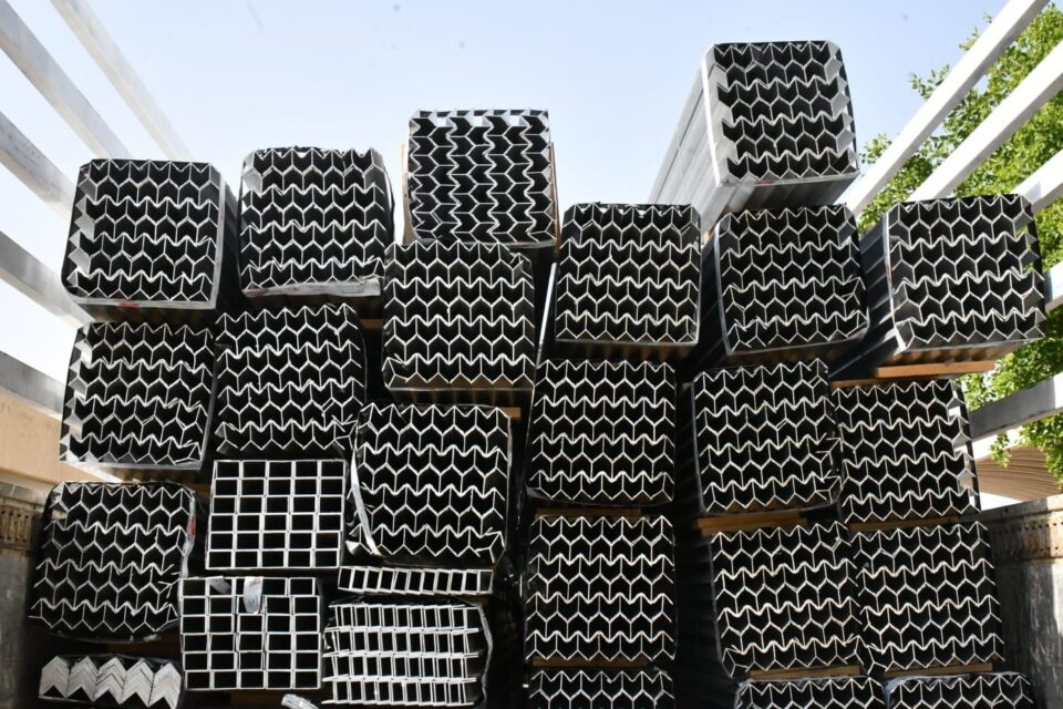 صورة من مقال: شركة أور تجهّز السوق بـ12 طنا من مقاطع الألمنيوم لرفد السوق المحلية