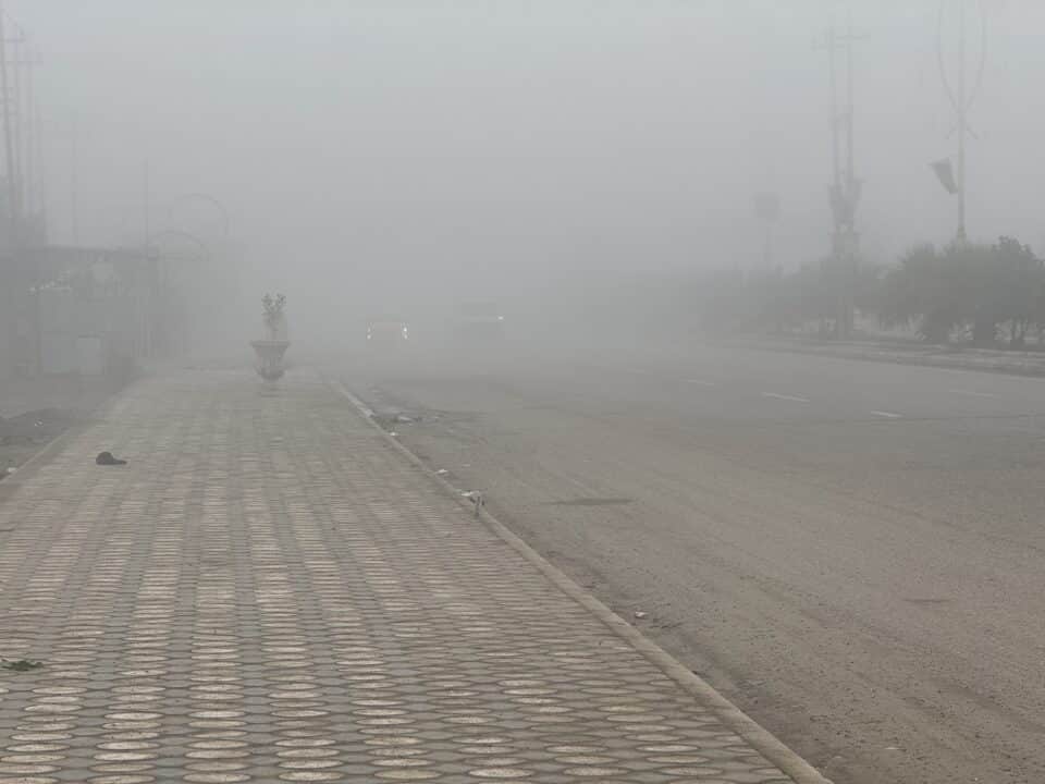 صورة من مقال: بالصور: موجة ضباب كثيف تواصل سيطرتها على ذي قار وتحذيرات مرورية للسائقين