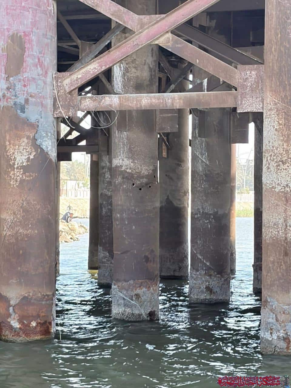 صورة من مقال: اذاعة الناصرية: لجنة فنية تكشف وضع جسر الزيتون وسط الناصرية وتقنين المرور مؤقتا