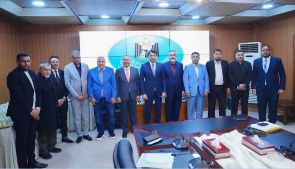 صورة من مقال: مسؤولون محليون يبحثون مع الامين العام لمجلس الوزراء دعم نادي الناصرية لتحقيق استدامة مالية