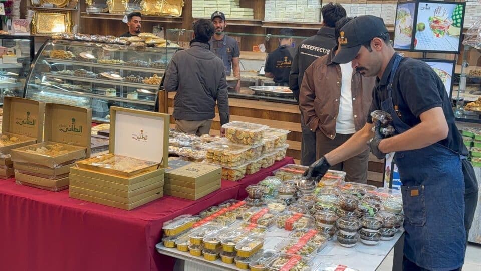 صورة من مقال: بالصور: ليالي الناصرية الرمضانية تجمع بين الأسواق والمتنزهات في أجواء آمنة