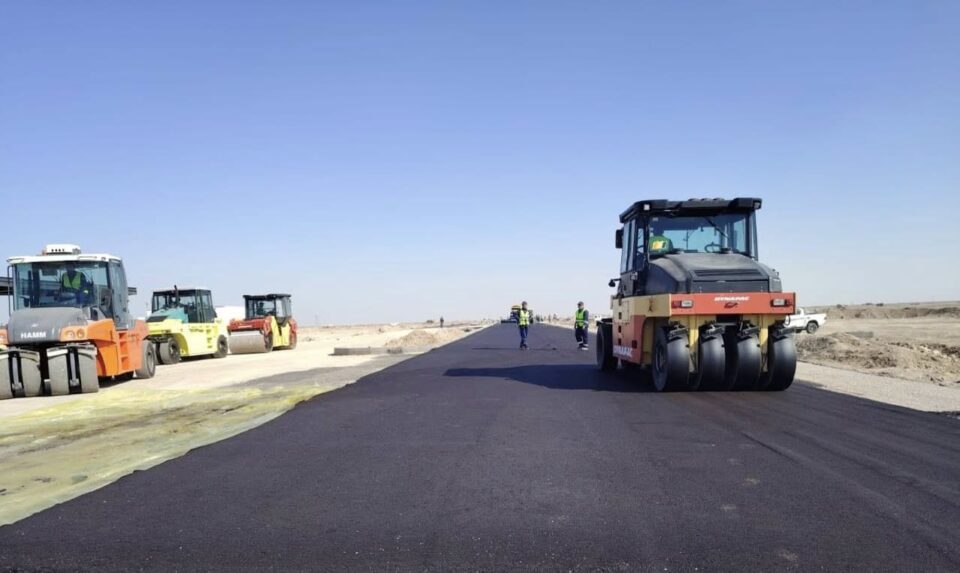 صورة من مقال: بالصور: النقل تعلن المباشرة بإكساء الطرق في مطار الناصرية الدولي