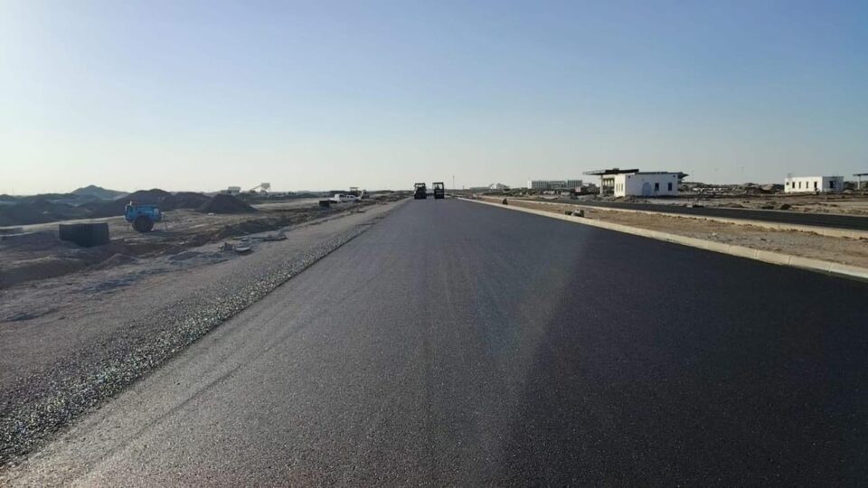 صورة من مقال: النقل تباشر بأعمال إكساء طرق مطار الناصرية الدولي