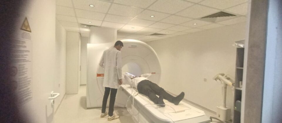 صورة من مقال: 2300 فحص رنين مغناطيسي في مستشفى الشطرة خلال ثمانية أشهر