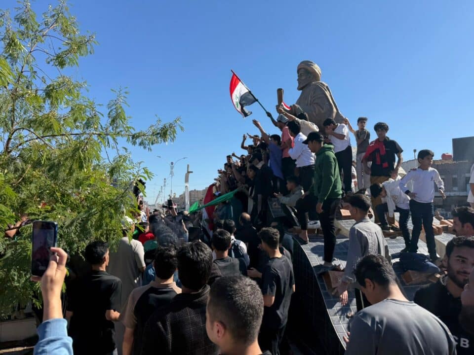 صورة من مقال: بالصور: شباب الناصرية يحتفلون في ساحة الحبوبي بفوز المنتخب العراقي