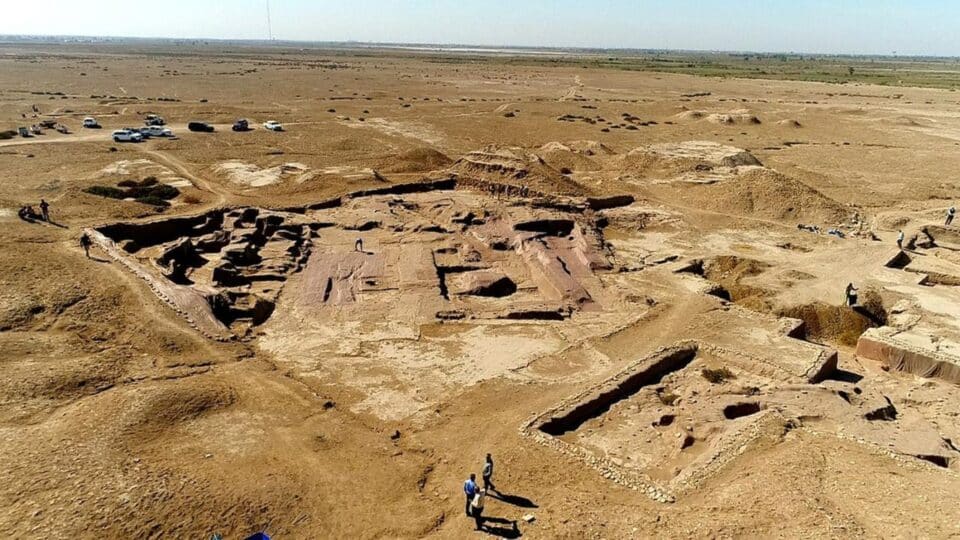 صورة من مقال: مفتشية آثار ذي قار تكشف عن رقم طينية تؤرخ لبدايات الحضارة السومرية