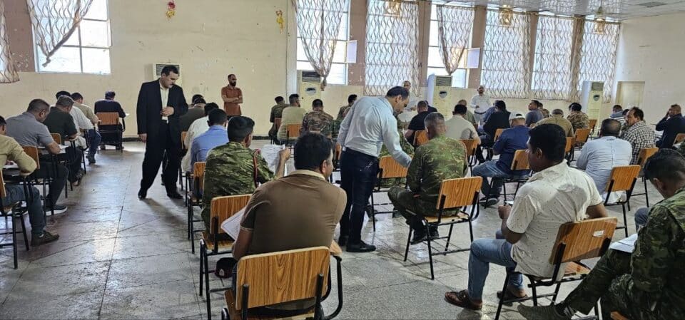 صورة من مقال: 136 متقدما يؤدون اختبارات أنصاف المتعلمين في ذي قار تمهيدا للحصول على شهادة محو الأمية