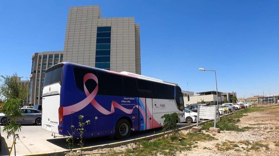 صورة من مقال: صحة ذي قار تعزز برامج الكشف المبكر عن السرطان بعيادة متنقلة حديثة