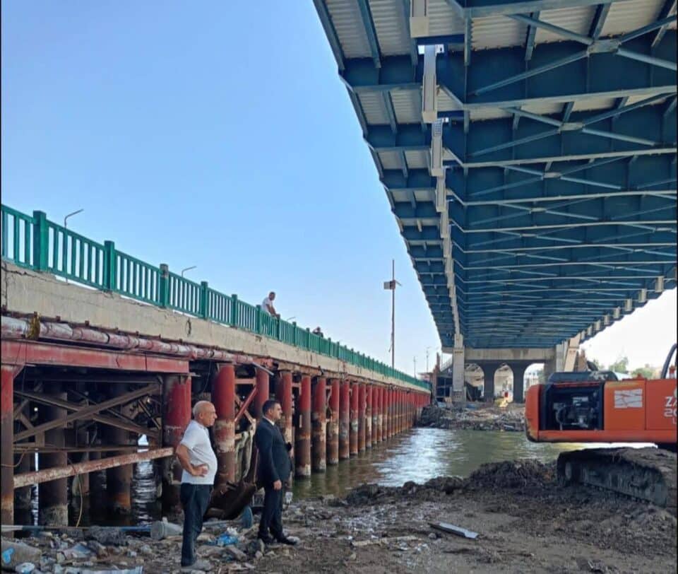صورة من مقال: مدير الموارد المائية في ذي قار يعلن المباشرة برفع اللسان الترابي تحت جسر الزيتون وسط الناصرية لتوجيه المياه نحو الأهوار