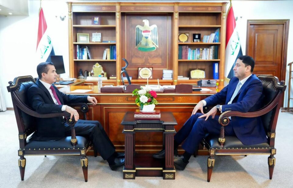 صورة من مقال: محافظ ذي قار يبحث مع الأمين العام لمجلس الوزراء استئناف المشاريع المتوقفة وتوفير التمويل اللازم
