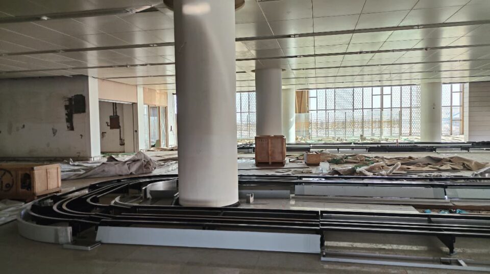 صورة من مقال: بالصور: مطار الناصرية الدولي يباشر تركيب حزام استلام الأمتعة في صالة الوصول