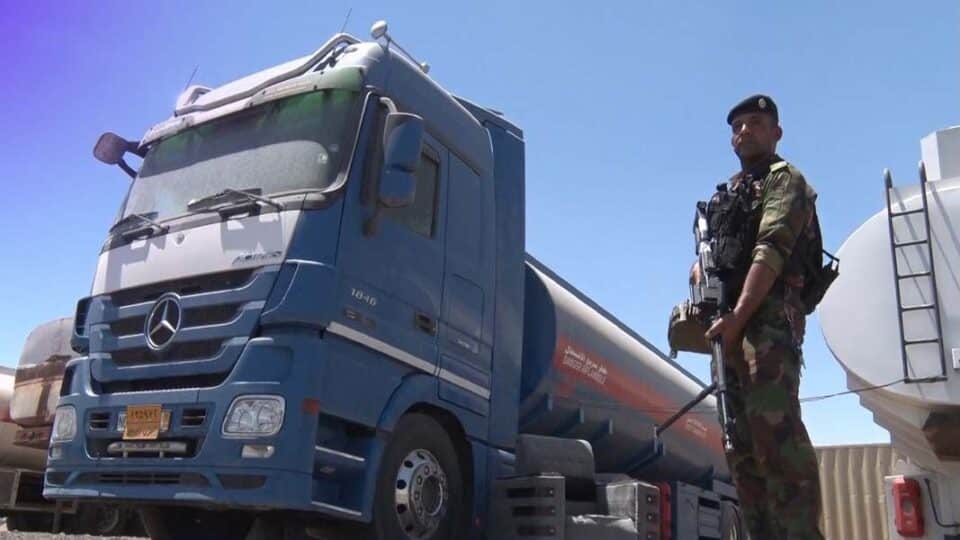 صورة من مقال: شرطة الطاقة تلقي القبض على متهم وتضبط عجلته المحملة بمنتوج نفطي في ذي قار